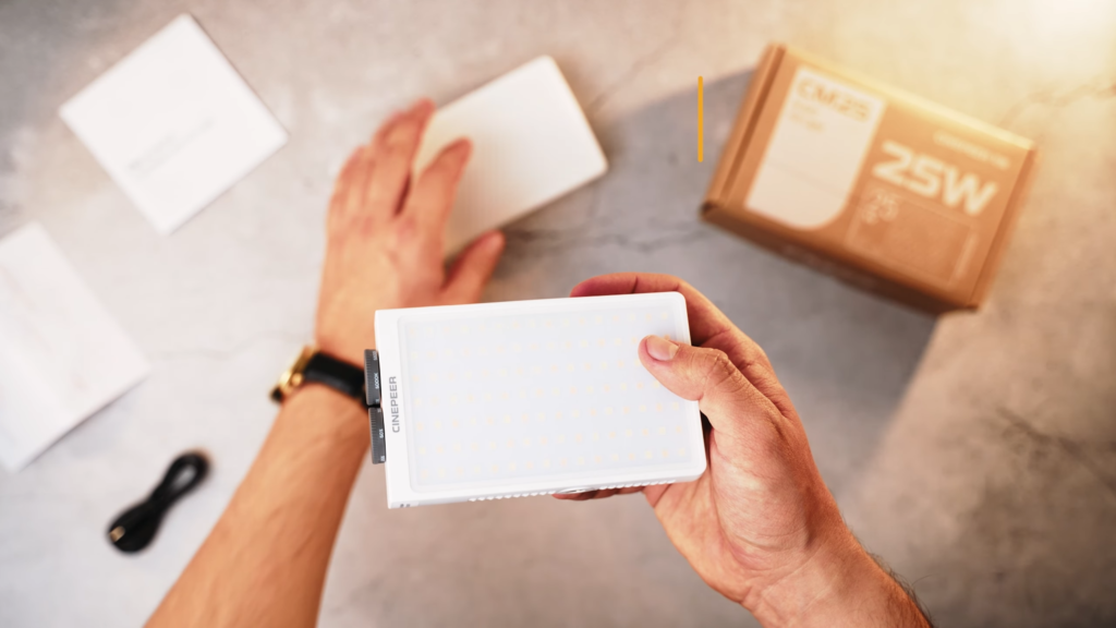 ZHIYUN CINEPEER CM25 pocket led panel unboxing