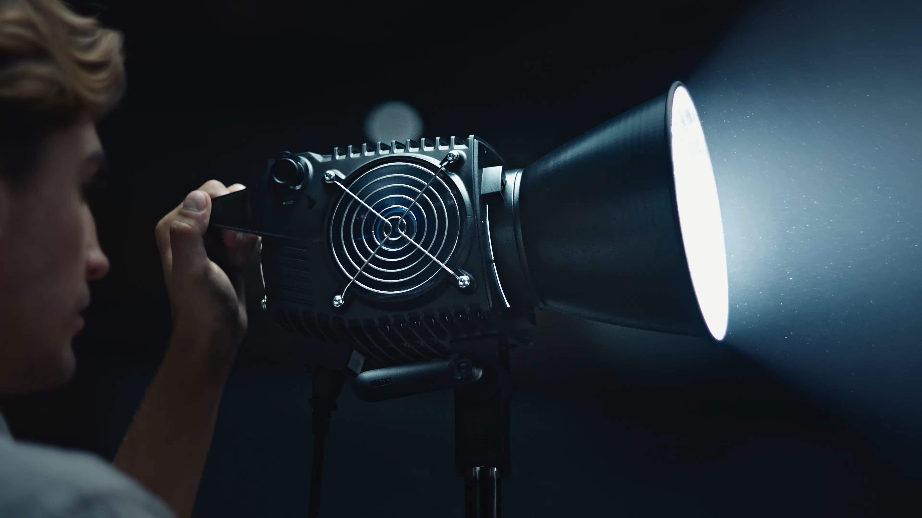 ZHIYUN Molus B-series compact studio bi-color bowens COB LED lights B100 B300 B500