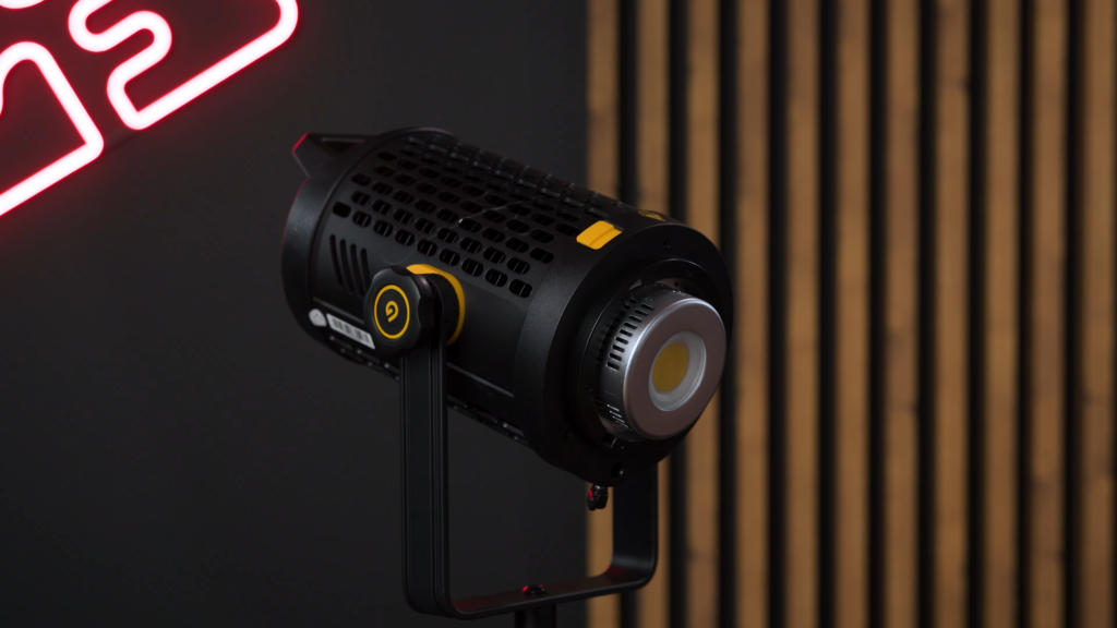 Godox UL150 silent COB video LED light review by Kuba Urban