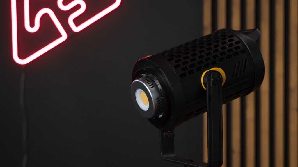 Godox UL150 silent COB video LED light review by Kuba Urban