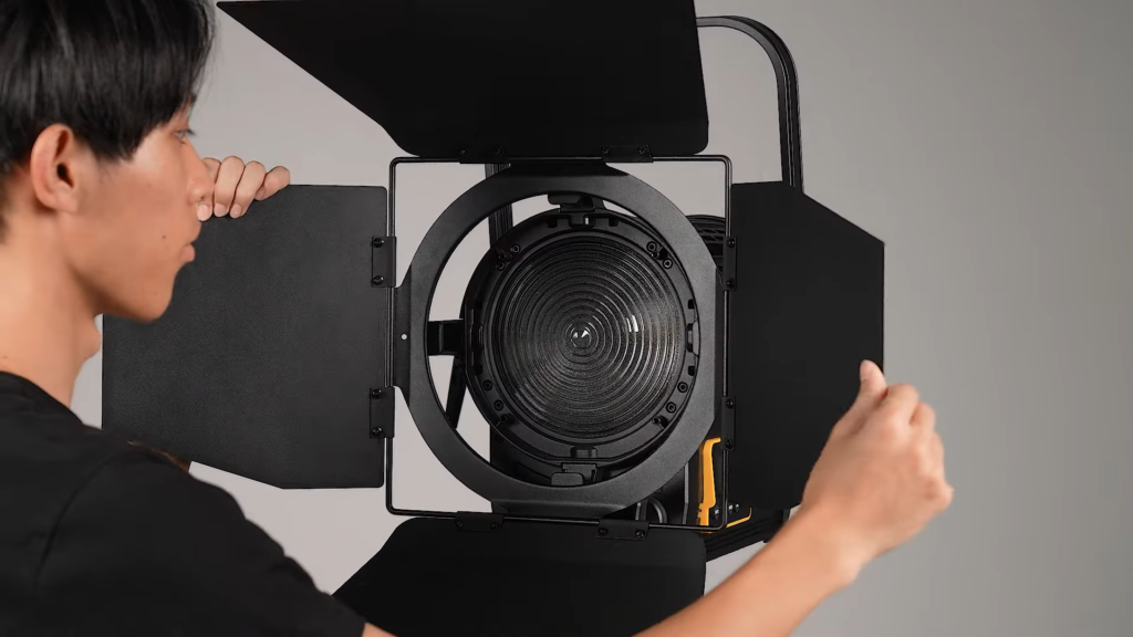 Godox F7-120Bi F7-120D fresnel led light with barn doors for stage tv