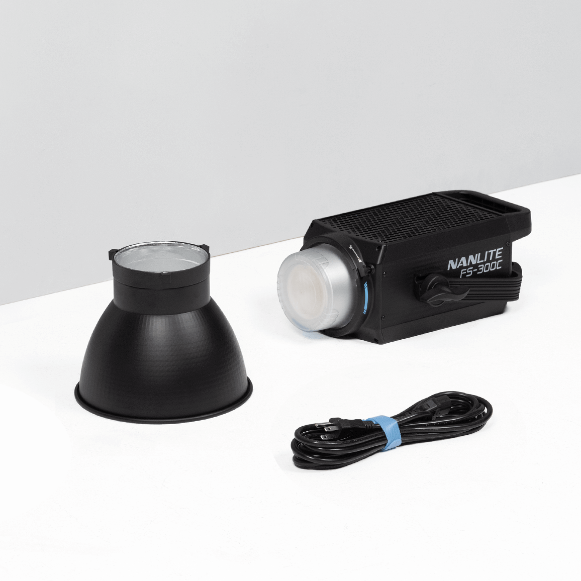 NANLITE FS-300C COB RGB Bi-Color LED video Bowens light what's included in the kit