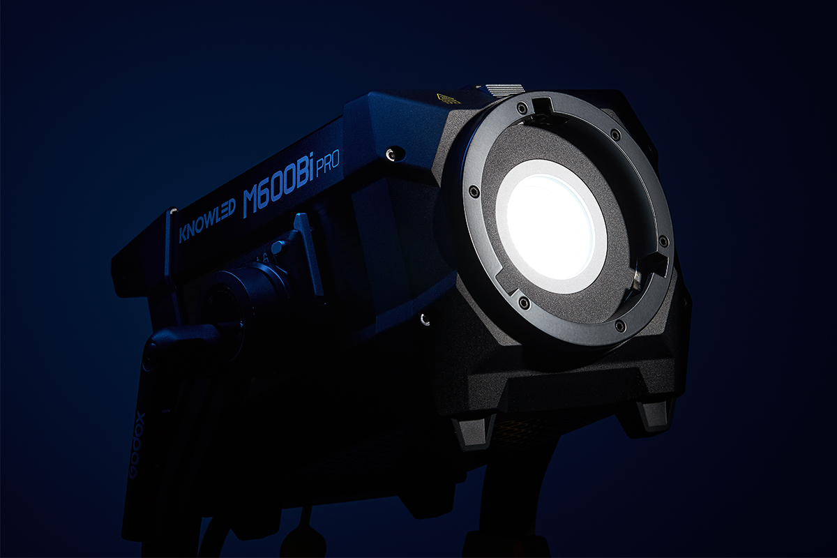 Godox KNOWLED M600Bi PRO Bi-Color weatherproof IP54 COB LED light for professional movie film production
